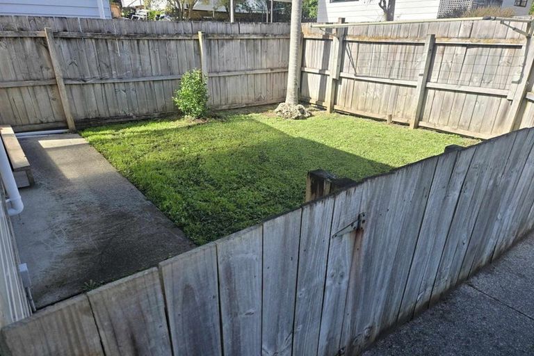 Photo of property in 53c Woodglen Road, Glen Eden, Auckland, 0602