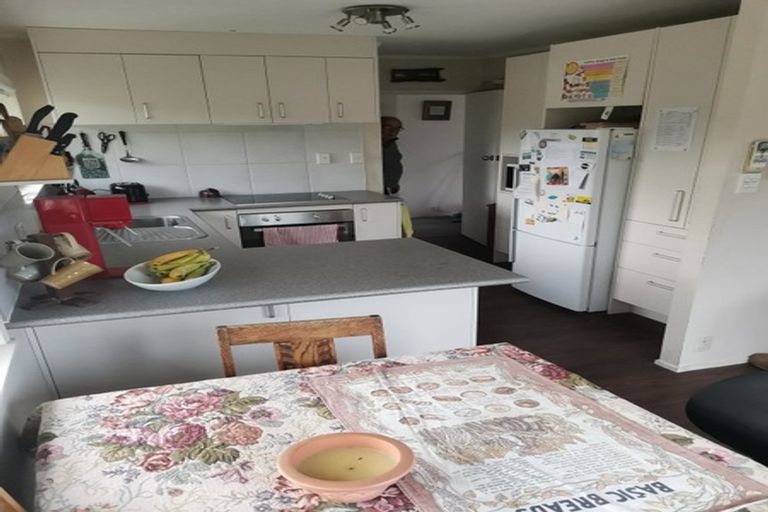 Photo of property in 14 Ellice Road, Totara Vale, Auckland, 0629