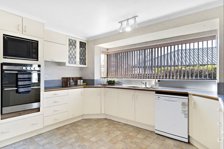 Photo of property in 7 Oak View Place, Greytown, 5712