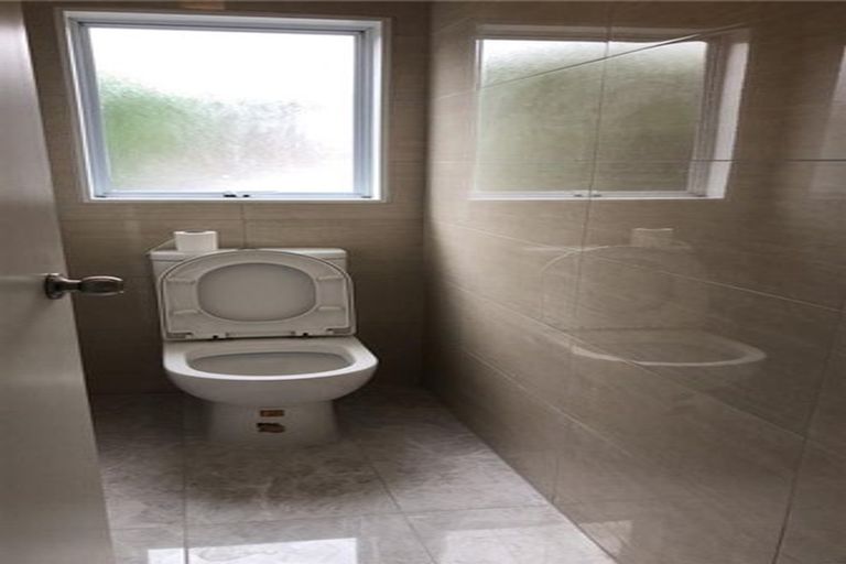 Photo of property in 61 Hassan Drive, Massey, Auckland, 0614