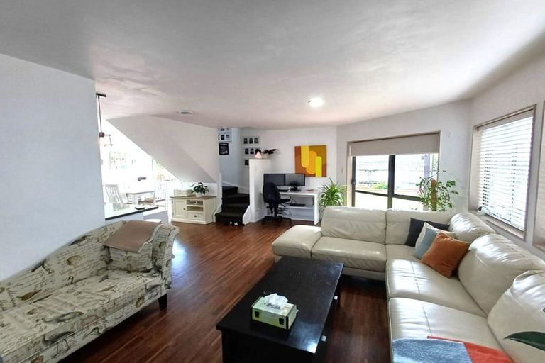 Photo of property in 37 Fields Parade, Oteha, Auckland, 0632