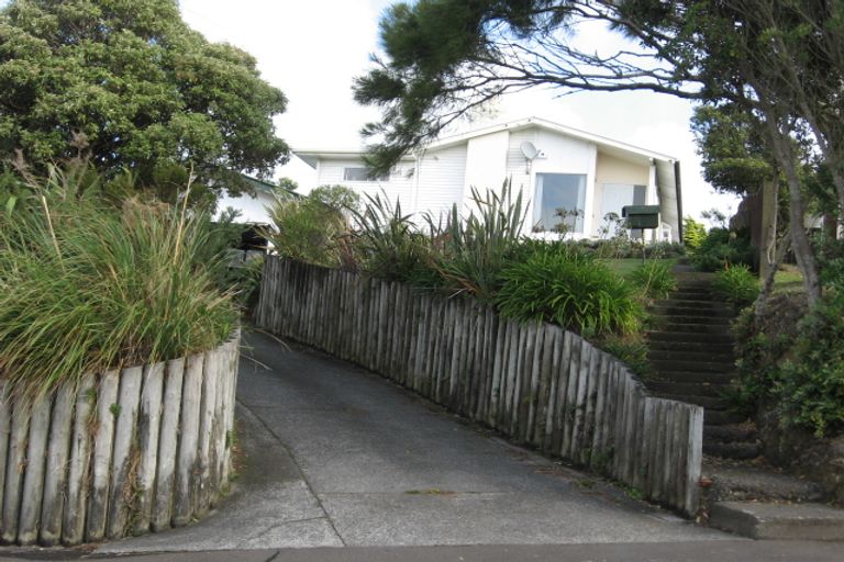 Photo of property in 90 Ruskin Road, Newlands, Wellington, 6037