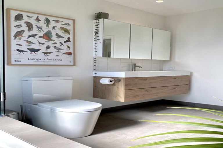 Photo of property in 13 Tuke Lane, Wanaka, 9305