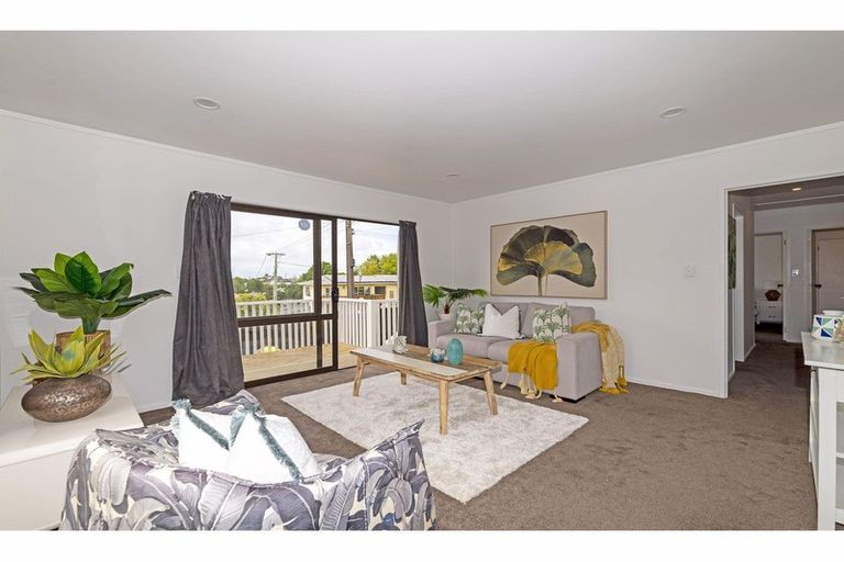 Photo of property in 1/111 Lincoln Park Avenue, Massey, Auckland, 0614
