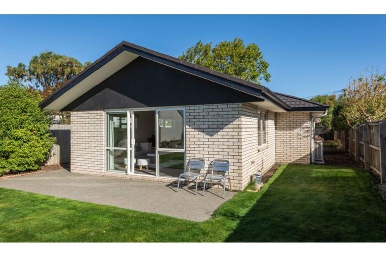 Photo of property in 32 Edgeware Road, St Albans, Christchurch, 8014