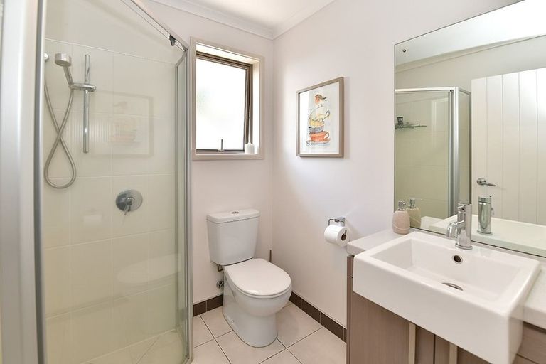 Photo of property in 9 Seagate Place, Red Beach, 0932