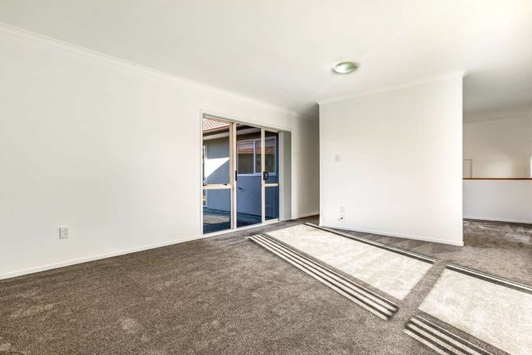 Photo of property in 6 Bibury Avenue, Henderson, Auckland, 0612