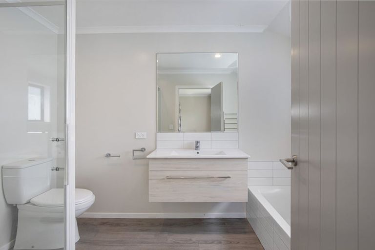 Photo of property in 2 Kingi Te Ahoaho Place, Otaki, 5512