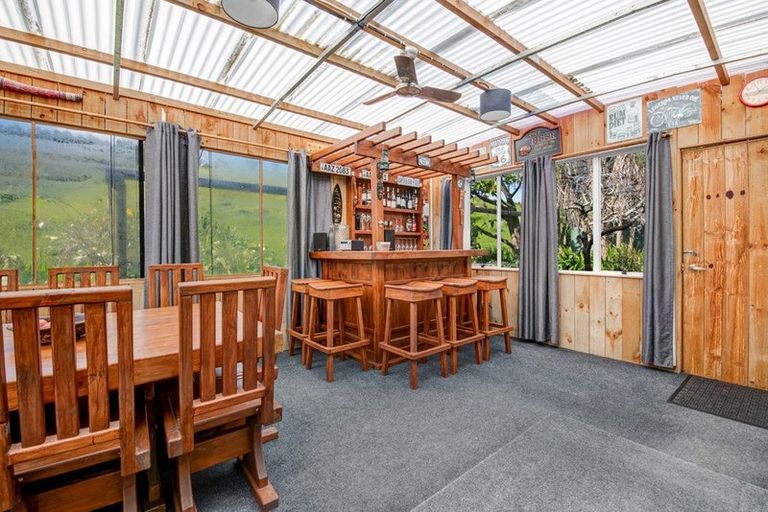Photo of property in 207 Mangakura Road, Helensville, 0875