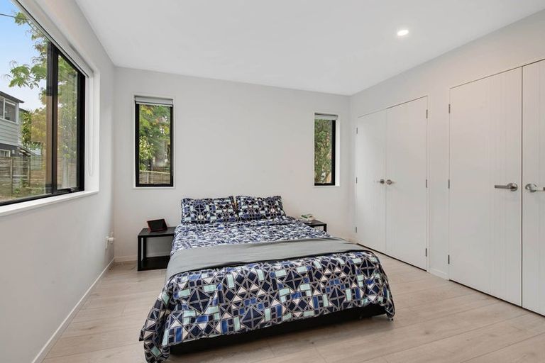 Photo of property in 57d Hogans Road, Glenfield, Auckland, 0629