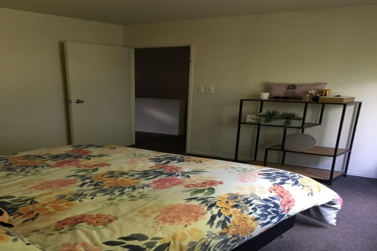 Photo of property in 135d Triangle Road, Massey, Auckland, 0614