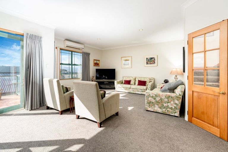 Photo of property in Mt Carmel Mews, 11/9 Arawa Road, Hataitai, Wellington, 6021