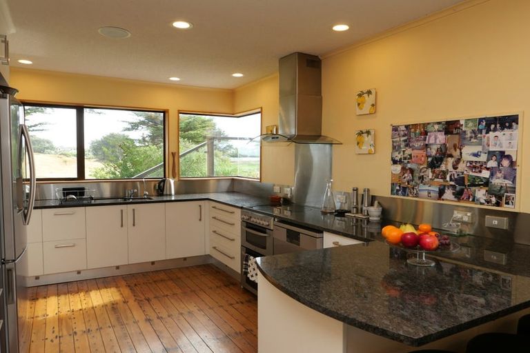 Photo of property in 24 Martin Road, Paraparaumu Beach, Paraparaumu, 5032
