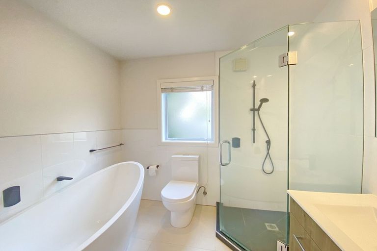 Photo of property in 1/7 Musick Point Road, Bucklands Beach, Auckland, 2012