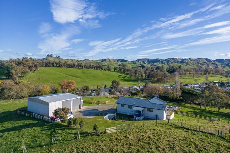 Photo of property in 1 Watts Street, Waipawa, 4210