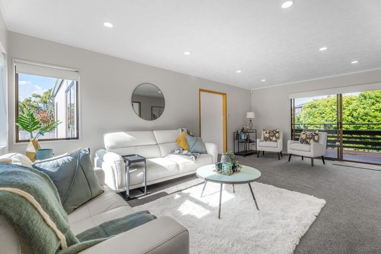Photo of property in 11 Stevenson Way, Cockle Bay, Auckland, 2014