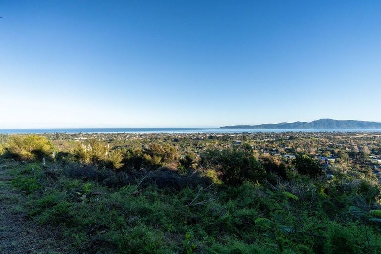 Photo of property in 3 Ridgeview Lane, Paraparaumu, 5032