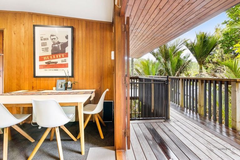 Photo of property in 24 Mahoe Road, Titirangi, Auckland, 0604