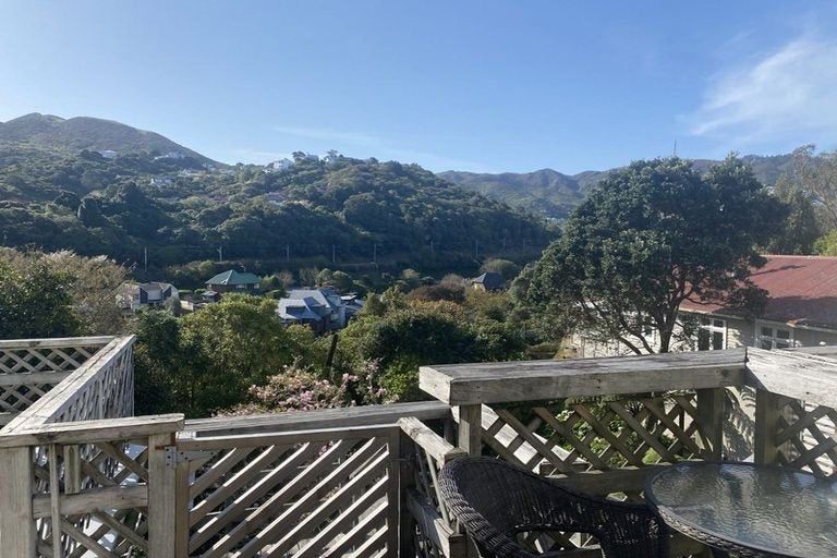 Photo of property in 14 Trelissick Crescent, Ngaio, Wellington, 6035