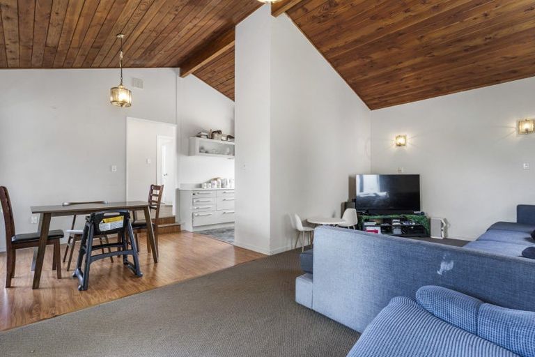 Photo of property in 17 Oakmont Place, Wattle Downs, Auckland, 2103
