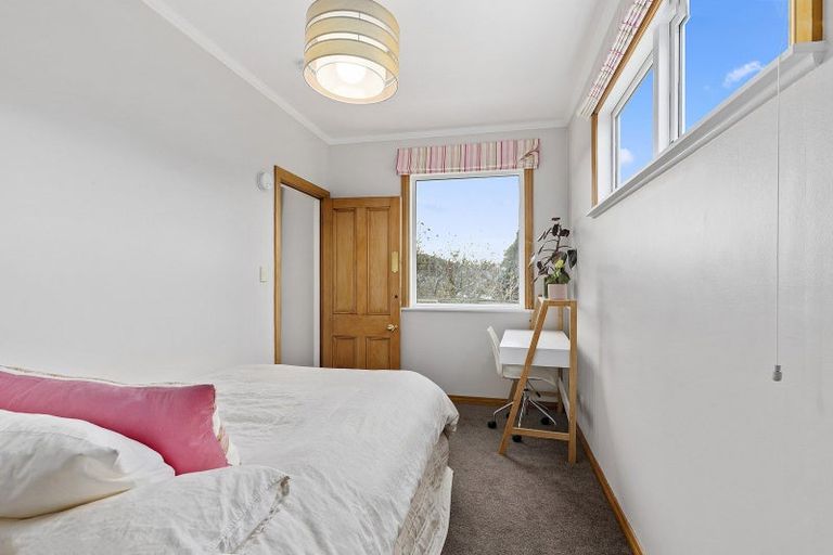 Photo of property in 16 Farm Road, Northland, Wellington, 6012