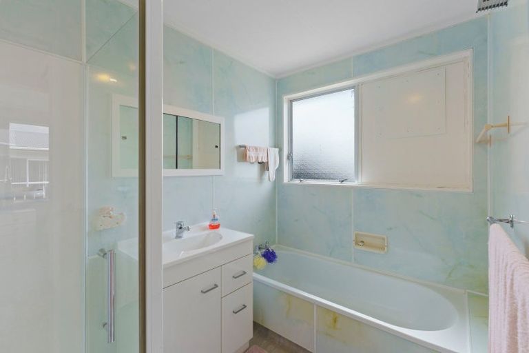 Photo of property in 8a&b Sharda Grove, Paraparaumu Beach, Paraparaumu, 5032