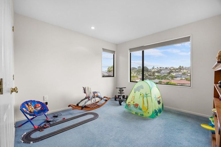 Photo of property in 51 Hogarth Rise, West Harbour, Auckland, 0618