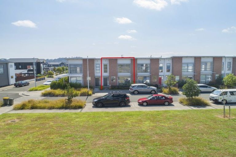 Photo of property in 4 Kittyhawk Lane, Hobsonville, Auckland, 0616