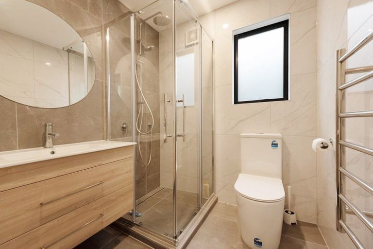 Photo of property in 1u3 Robert Street, Newlands, Wellington, 6037