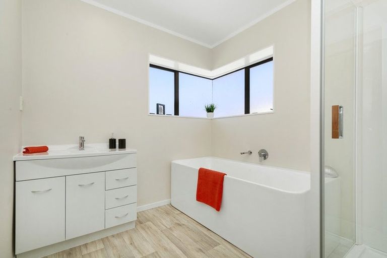 Photo of property in 81a Oxford Street, Tawa, Wellington, 5028
