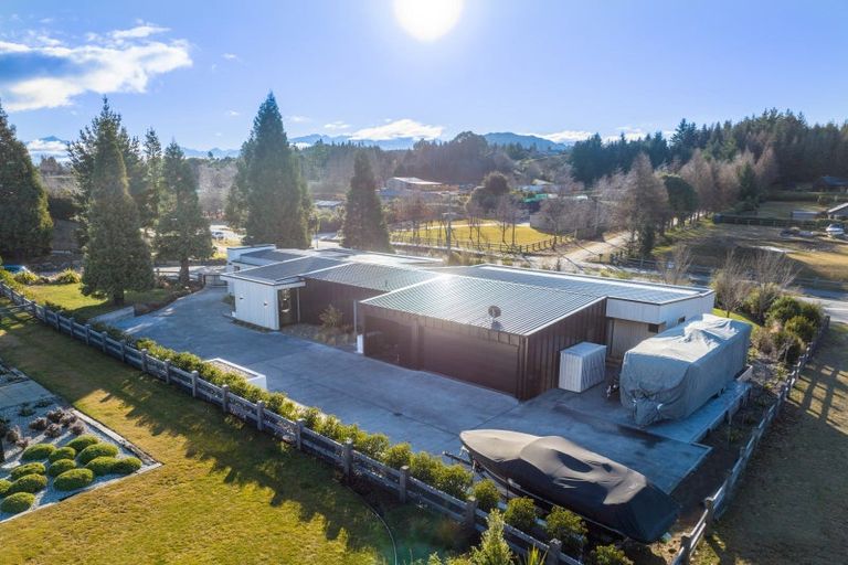 Photo of property in 1 Mcrae Rise, Wanaka, 9305