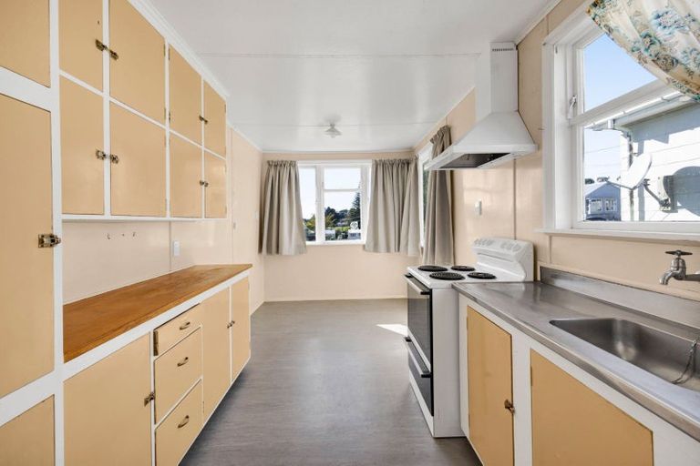 Photo of property in 63 Cook Street, Marfell, New Plymouth, 4310