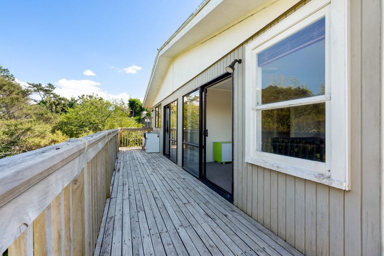 Photo of property in 11 Fordham Street, Beach Haven, Auckland, 0626