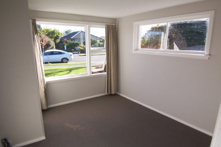 Photo of property in 77 Greendale Avenue, Avonhead, Christchurch, 8042