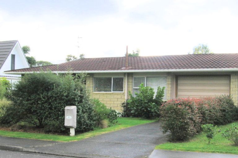 Photo of property in 2 Iti Grove, Waikanae, 5036
