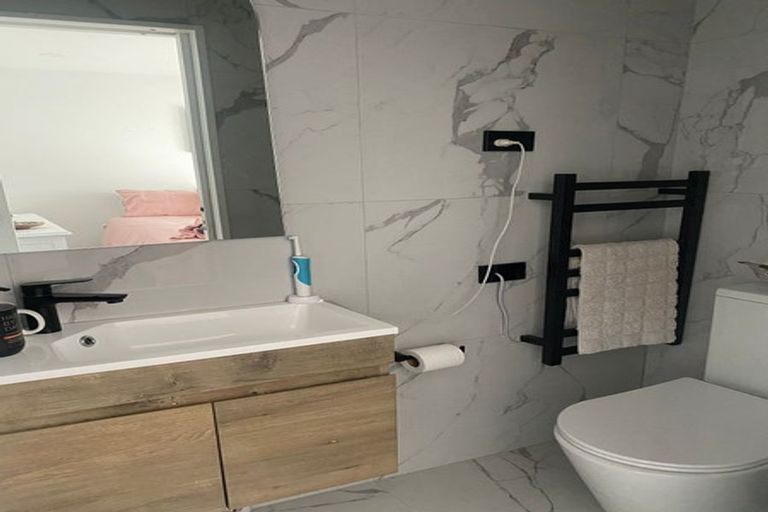 Photo of property in 2/2 Anthony Place, Pakuranga, Auckland, 2010