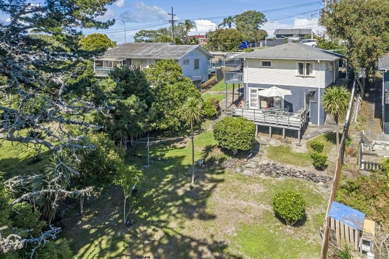 Photo of property in 389 Wairau Road, Totara Vale, Auckland, 0629