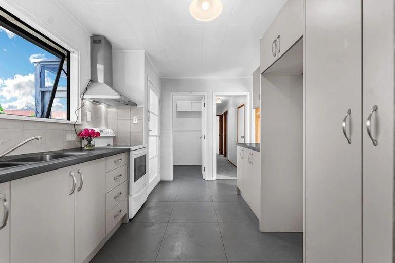 Photo of property in 16 Ulay Place, Clover Park, Auckland, 2019