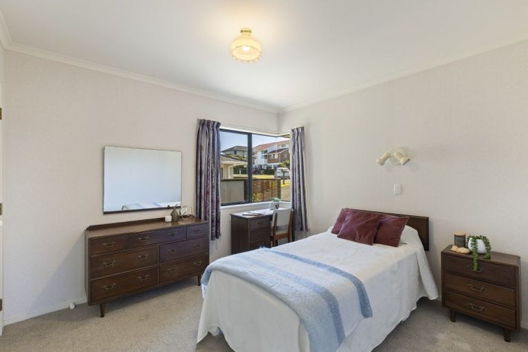 Photo of property in 2/16 Sandel Rise, Merrilands, New Plymouth, 4312