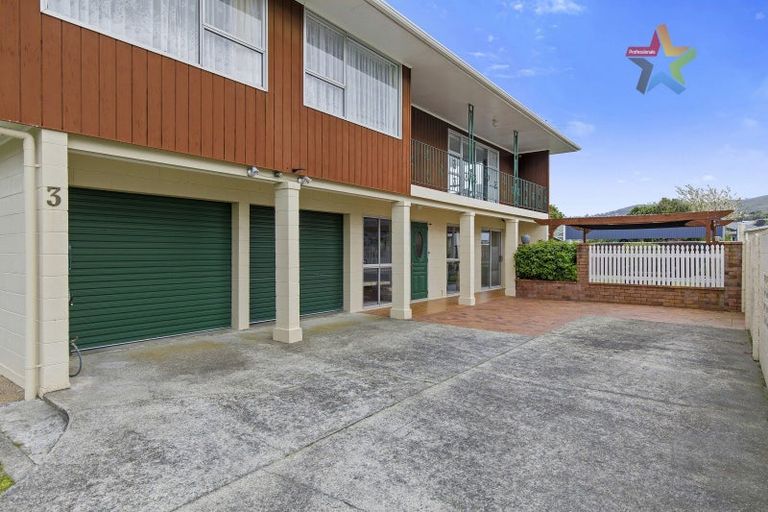 Photo of property in 3 Earlston Grove, Avalon, Lower Hutt, 5011