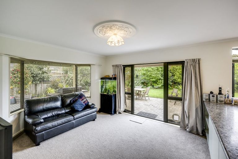 Photo of property in 10 Knightsbridge Place, Taradale, Napier, 4112