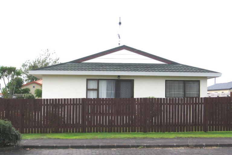 Photo of property in 1/23 Septimus Place, Henderson, Auckland, 0612