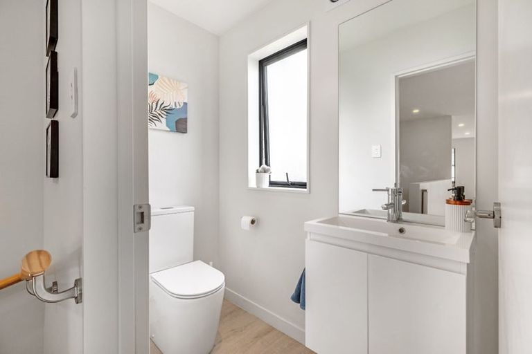 Photo of property in 12 Parenga Lane, Kumeu, 0810