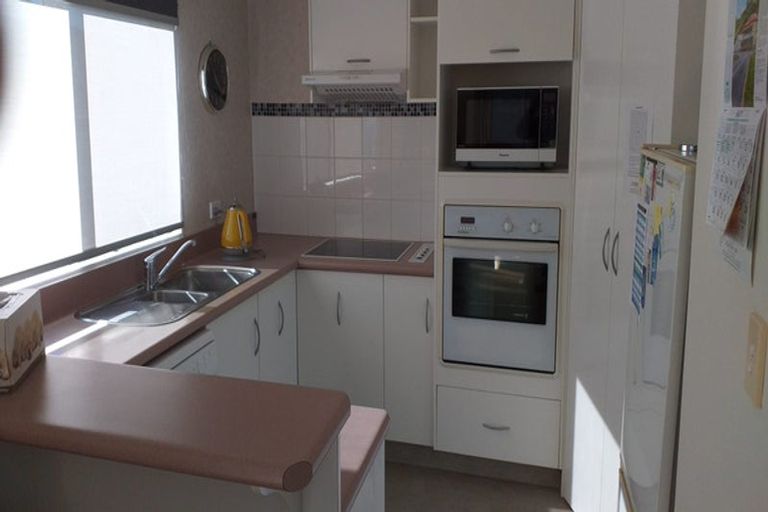 Photo of property in 2/32 Park Road, Glenfield, Auckland, 0629