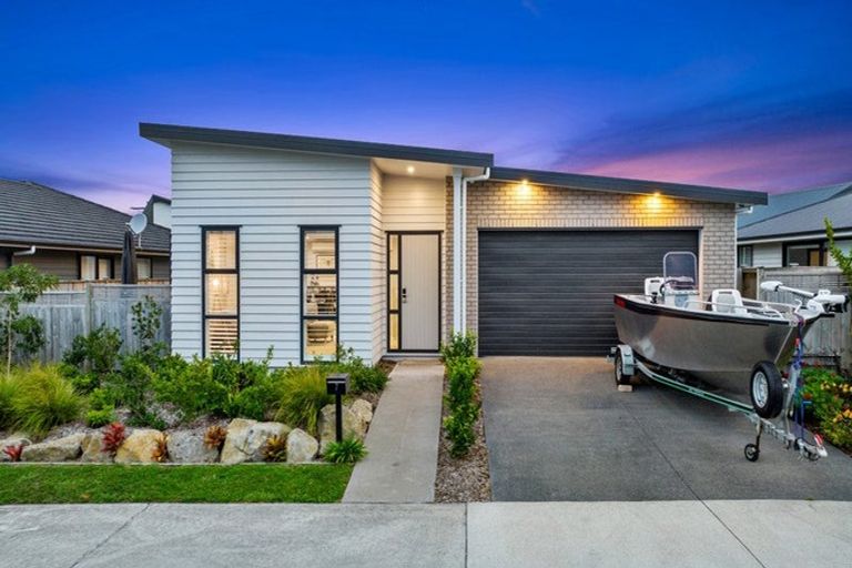 Photo of property in 7 Onekura Street, Red Beach, 0932