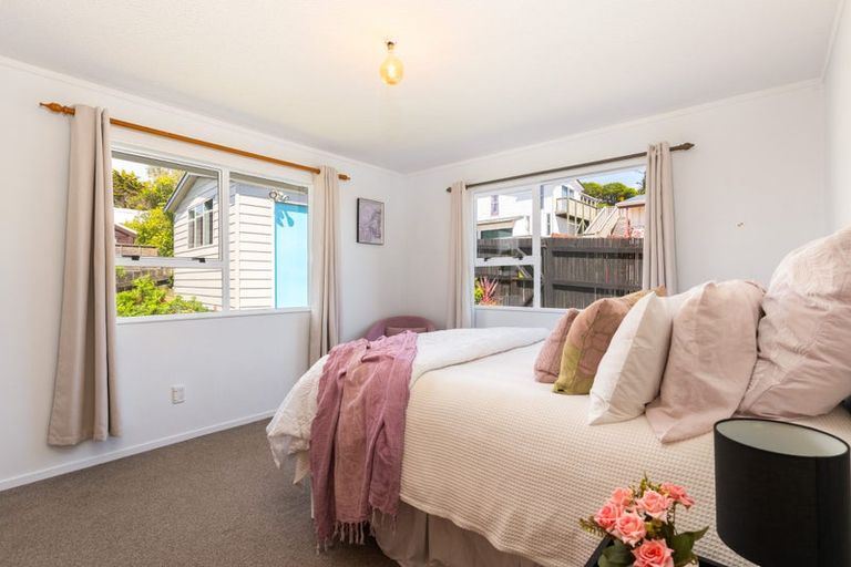 Photo of property in 8 Fitzpatrick Street, Newlands, Wellington, 6037