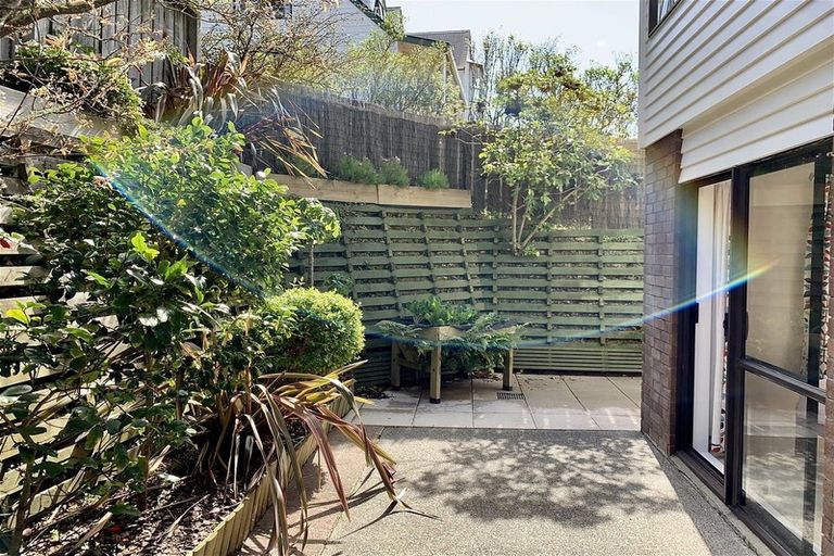 Photo of property in 15a Shastri Terrace, Khandallah, Wellington, 6035