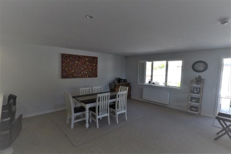 Photo of property in 47a Banks Boulevard, Whitby, Porirua, 5024