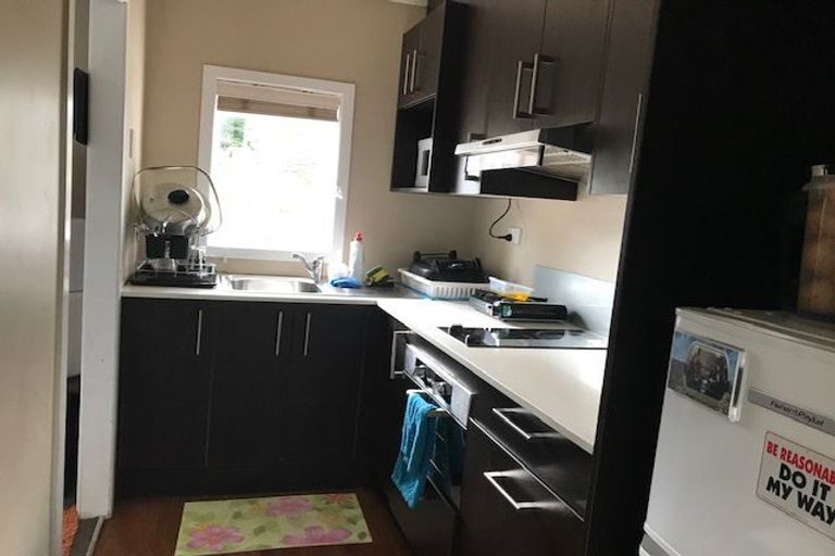 Photo of property in 2/15 Lancelot Place, Glenfield, Auckland, 0629