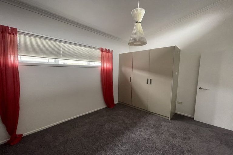 Photo of property in 16 River Road, Te Atatu Peninsula, Auckland, 0610